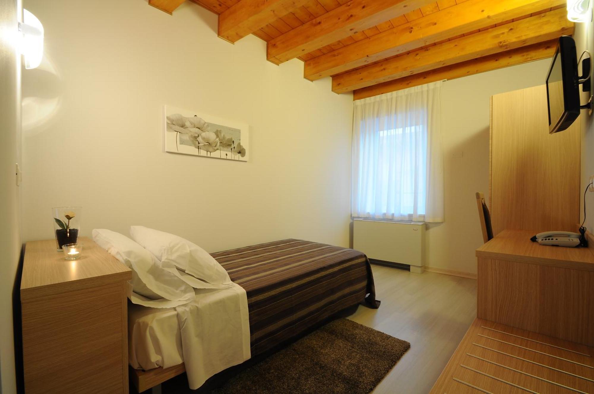 Albergo Leon Bianco Gonàrs Zewnętrze zdjęcie