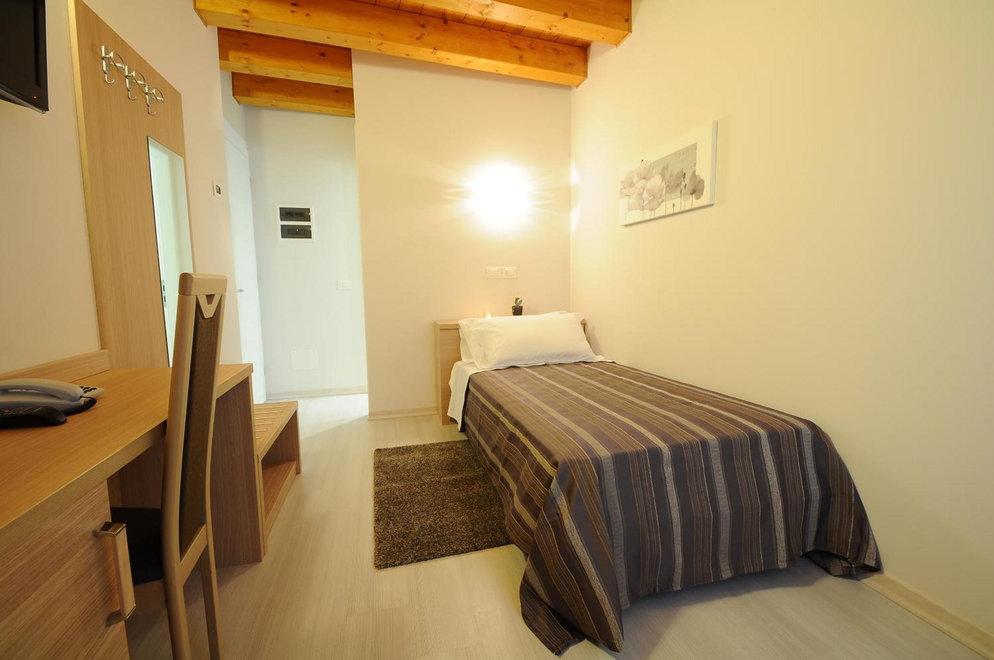 Albergo Leon Bianco Gonàrs Zewnętrze zdjęcie