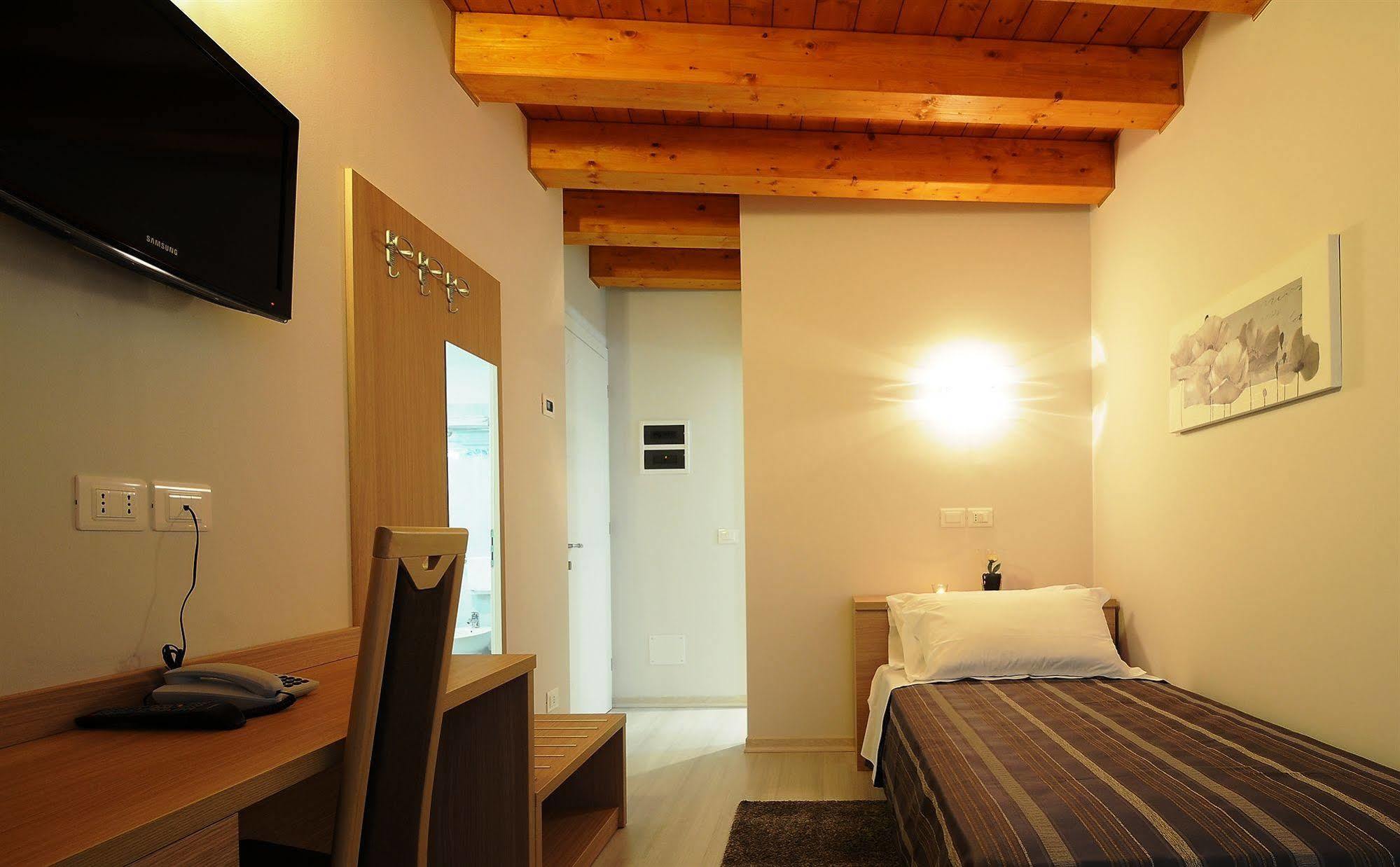 Albergo Leon Bianco Gonàrs Zewnętrze zdjęcie
